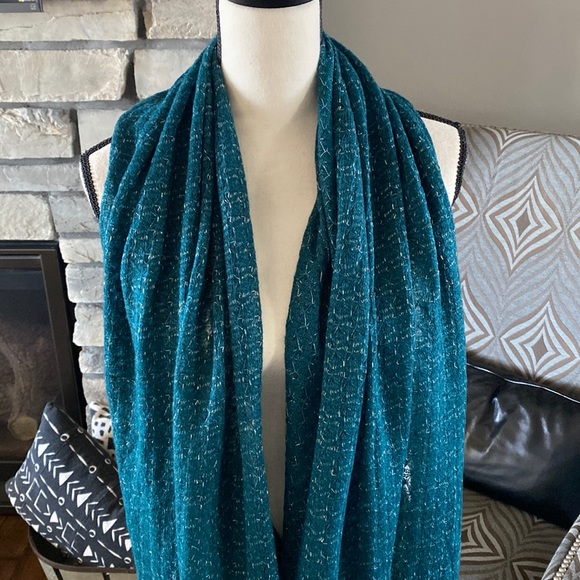 Infinity Scarf - Picture 3 of 9